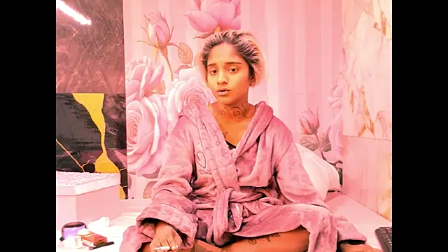 Snapshot of indian_barbie chatting on 05-08-26, 05:50 indian barbie online show from 05-08-26, 05:50