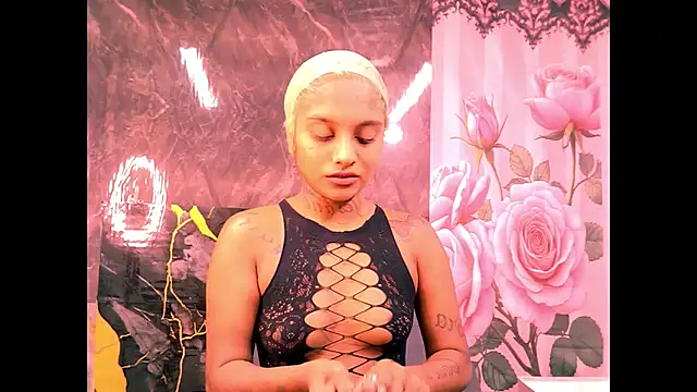 Snapshot of indian_barbie chatting on 06-19-26, 04:24 indian barbie online show from 06-19-26, 04:24
