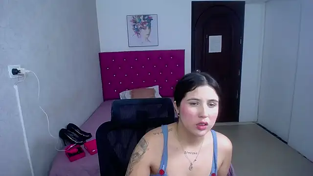 Snapshot of Pinkg_Fox10 chatting on 07-03-26, 01:28 Pinkg Fox10 online show from 07-03-26, 01:28