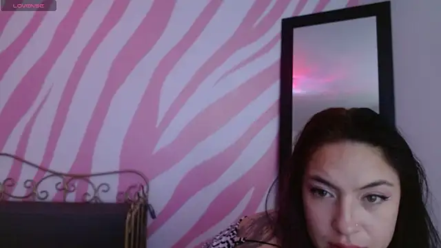 Snapshot of Scarlet_queen4 chatting on 05-29-26, 02:01 Scarlet queen4 online show from 05-29-26, 02:01