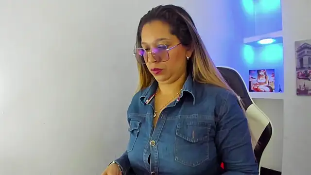 Snapshot of Melisa_14 chatting on 05-28-26, 01:50 Melisa 14 online show from 05-28-26, 01:50