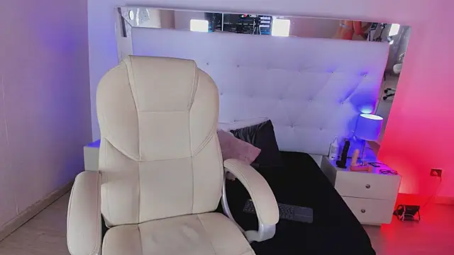 Aria Sims online show from 05-04-26, 10:40