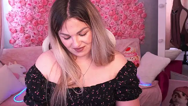 Snapshot of AlissyaGrayy chatting on 05-22-26, 12:36 AlissyaGrayy online show from 05-22-26, 12:36