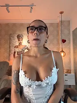SERENAA   online show from 03-31-26, 03:30