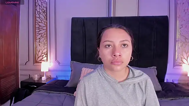 Snapshot of dulce_girls chatting on 06-16-26, 11:21 dulce girls online show from 06-16-26, 11:21