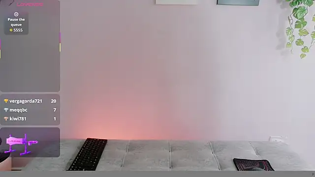 Snapshot of Zara_Fire chatting on 05-31-26, 07:03 Zara Fire online show from 05-31-26, 07:03
