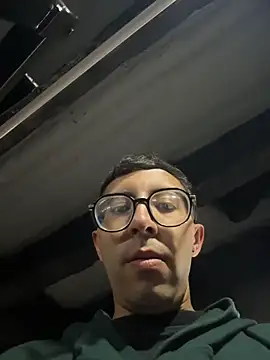 Snapshot of LeonBlazze chatting on 04-15-26, 01:48 LeonBlazze online show from 04-15-26, 01:48
