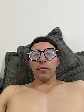 Snapshot of LeonBlazze chatting on 04-10-26, 03:57 LeonBlazze online show from 04-10-26, 03:57