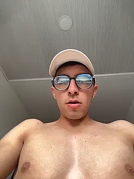 Snapshot of LeonBlazze chatting on 04-09-26, 03:18 LeonBlazze online show from 04-09-26, 03:18