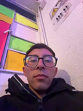 Snapshot of LeonBlazze chatting on 04-19-26, 04:46 LeonBlazze online show from 04-19-26, 04:46