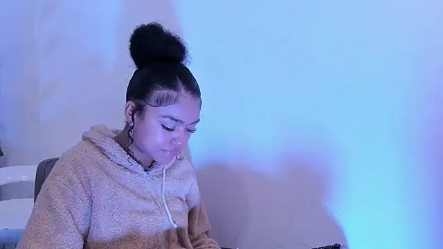 Alaia2 online show from 04-16-26, 12:28