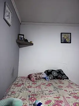Snapshot of Ariaferrer chatting on 05-12-26, 10:49 Ariaferrer online show from 05-12-26, 10:49