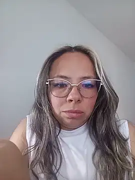 Snapshot of Sammy_2-4 chatting on 06-18-26, 09:53 Sammy 2-4 online show from 06-18-26, 09:53
