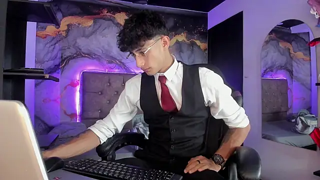 Snapshot of MaxiimoRomano_ chatting on 05-06-26, 01:37 MaxiimoRomano online show from 05-06-26, 01:37