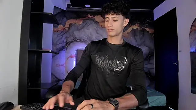 Snapshot of MaxiimoRomano_ chatting on 05-11-26, 02:45 MaxiimoRomano online show from 05-11-26, 02:45