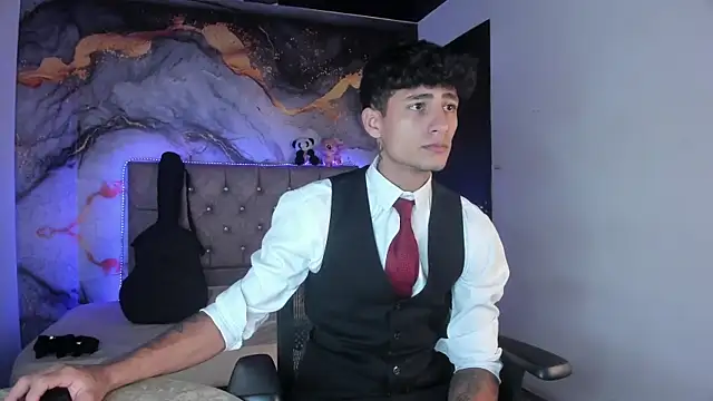 Snapshot of MaxiimoRomano_ chatting on 04-21-26, 01:28 MaxiimoRomano online show from 04-21-26, 01:28