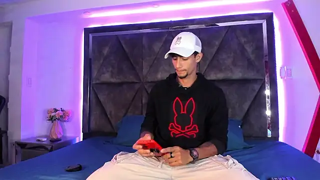 MaxiimoRomano  online show from 03-18-26, 12:08