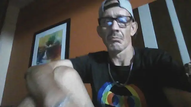 Snapshot of woddy87 chatting on 06-11-26, 03:47 woddy87 online show from 06-11-26, 03:47