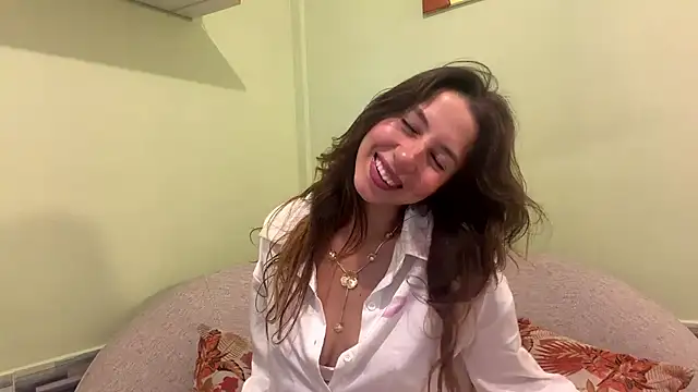 Snapshot of Julieta_Jol chatting on 06-03-26, 02:33 Julieta Jol online show from 06-03-26, 02:33