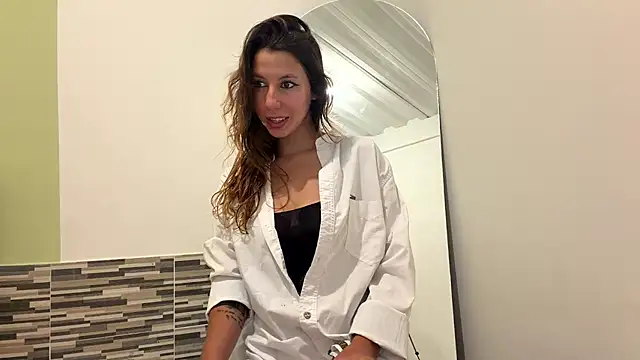 Snapshot of Julieta_Jol chatting on 04-23-26, 01:46 Julieta Jol online show from 04-23-26, 01:46