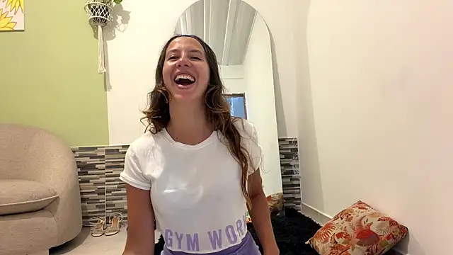 Snapshot of Julieta_Jol chatting on 05-13-26, 01:40 Julieta Jol online show from 05-13-26, 01:40