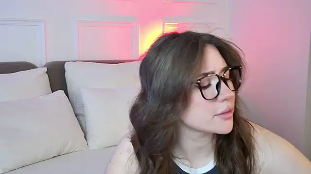 Snapshot of MeganStrane chatting on 05-14-26, 06:10 MeganStrane online show from 05-14-26, 06:10