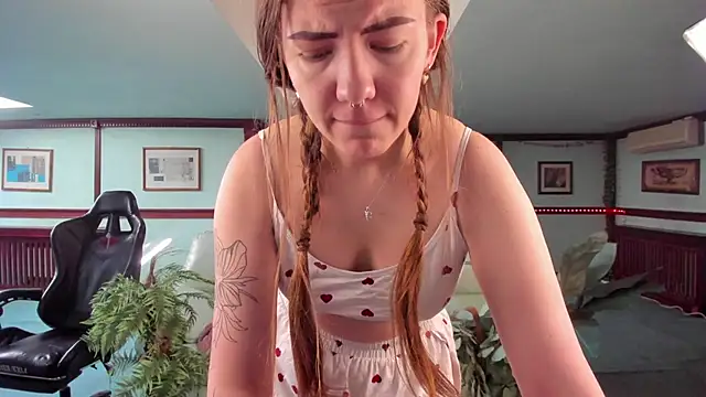 Snapshot of Kirarustle1 chatting on 05-28-26, 01:46 Kirarustle1 online show from 05-28-26, 01:46