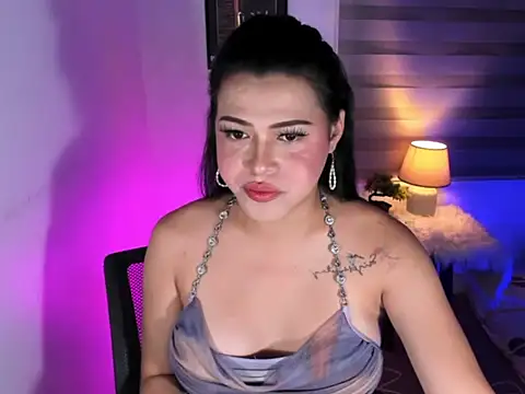 Snapshot of RoxieBaeyens chatting on 05-05-26, 02:42 RoxieBaeyens online show from 05-05-26, 02:42
