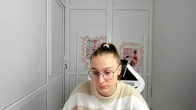 Snapshot of Mia_kristal chatting on 05-29-26, 07:47 Mia kristal online show from 05-29-26, 07:47