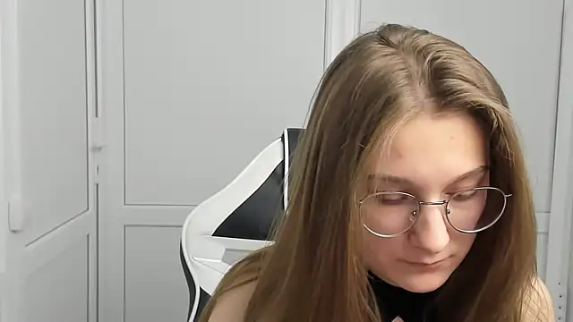 Mia kristal online show from 03-24-26, 08:14