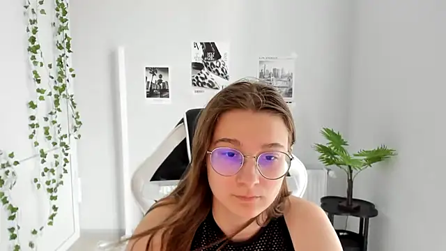 Snapshot of Mia_kristal chatting on 06-19-26, 08:20 Mia kristal online show from 06-19-26, 08:20