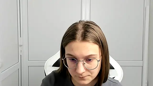 Mia kristal online show from 03-22-26, 08:05