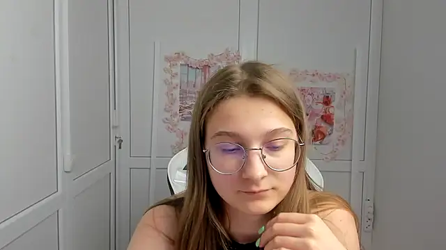 Snapshot of Mia_kristal chatting on 06-18-26, 09:08 Mia kristal online show from 06-18-26, 09:08