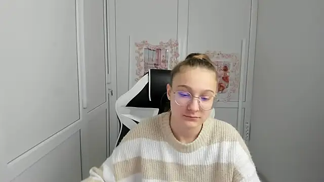 Snapshot of Mia_kristal chatting on 06-01-26, 07:41 Mia kristal online show from 06-01-26, 07:41