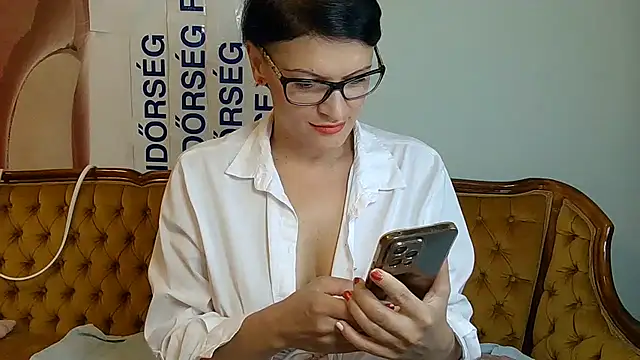Evamilfhungary online show from 07-10-26, 07:30