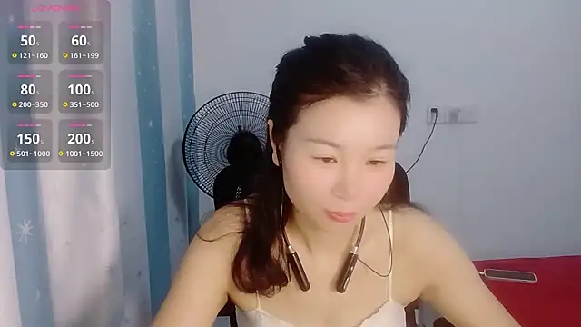 Snapshot of Lianzi-2026 chatting on 05-31-26, 12:00 Lianzi-2026 online show from 05-31-26, 12:00