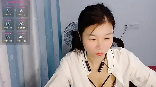 Snapshot of Lianzi-2026 chatting on 06-04-26, 12:10 Lianzi-2026 online show from 06-04-26, 12:10
