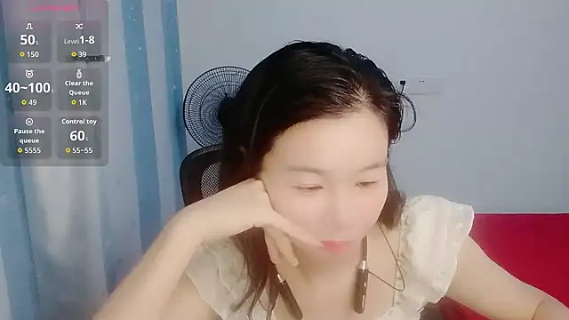 Snapshot of Lianzi-2026 chatting on 06-15-26, 12:16 Lianzi-2026 online show from 06-15-26, 12:16