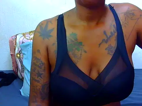 Snapshot of Tattooedgoddess33 chatting on 03-20-26, 07:15 Tattooedgoddess33 online show from 03-20-26, 07:15