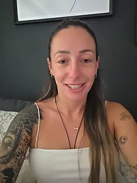 Snapshot of NicoleKaiser chatting on 07-01-26, 04:13 NicoleKaiser online show from 07-01-26, 04:13