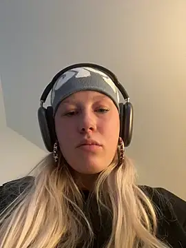 LeniMaria online show from 03-30-26, 05:03