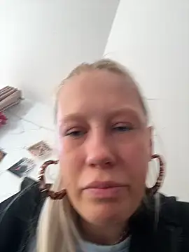 LeniMaria online show from 04-03-26, 04:02