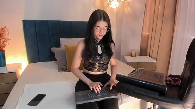 AnnieBlluee online show from 05-02-26, 12:54