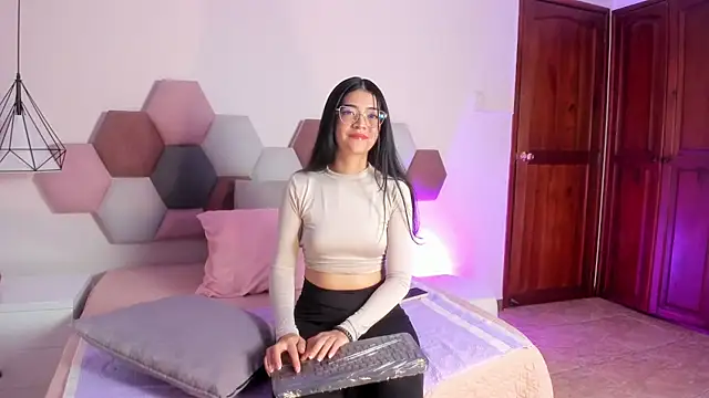 Snapshot of AnnieBlluee chatting on 06-16-26, 12:27 AnnieBlluee online show from 06-16-26, 12:27