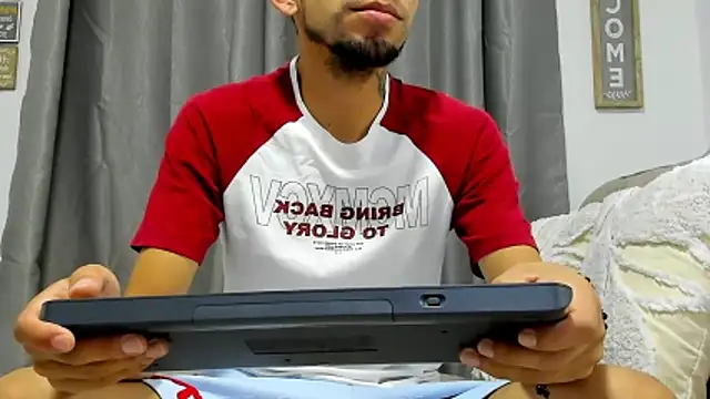 Snapshot of Steban_silv chatting on 05-17-26, 11:54 Steban silv online show from 05-17-26, 11:54