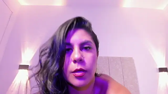 Snapshot of ada_lee1 chatting on 05-08-26, 02:37 ada lee1 online show from 05-08-26, 02:37