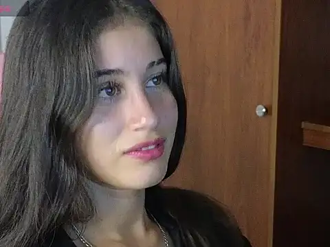 Snapshot of Bella_Goddess_ chatting on 06-20-26, 10:26 Bella Goddess online show from 06-20-26, 10:26