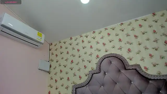 crystal watson0 online show from 08-06-26, 03:18