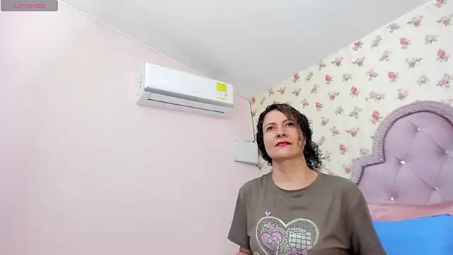 crystal watson0 online show from 07-09-26, 01:21
