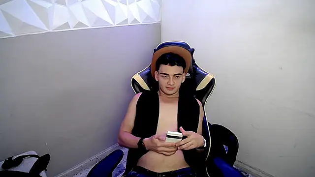 Mathias twinkk online show from 04-12-26, 04:49